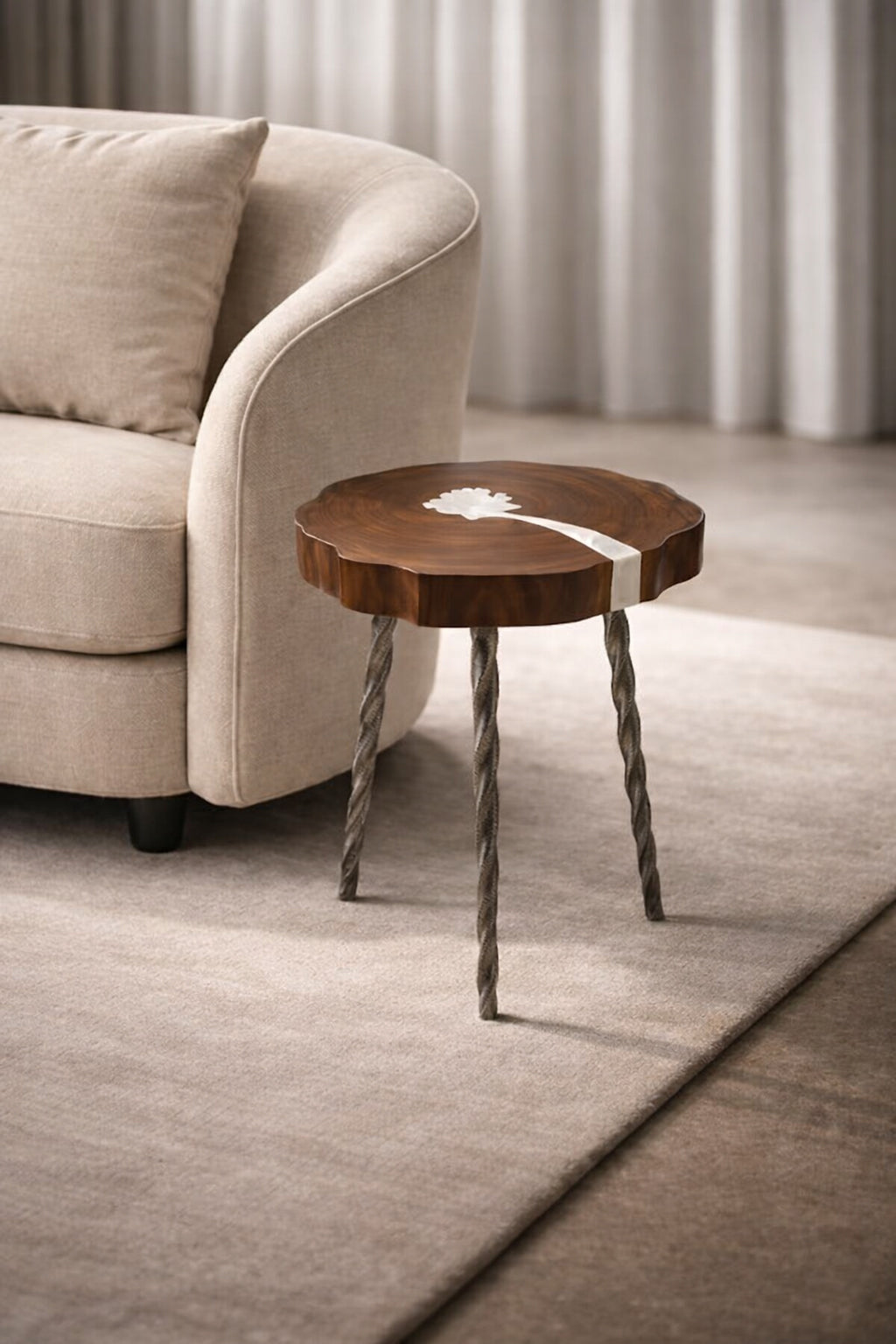 LINNEA TABLE