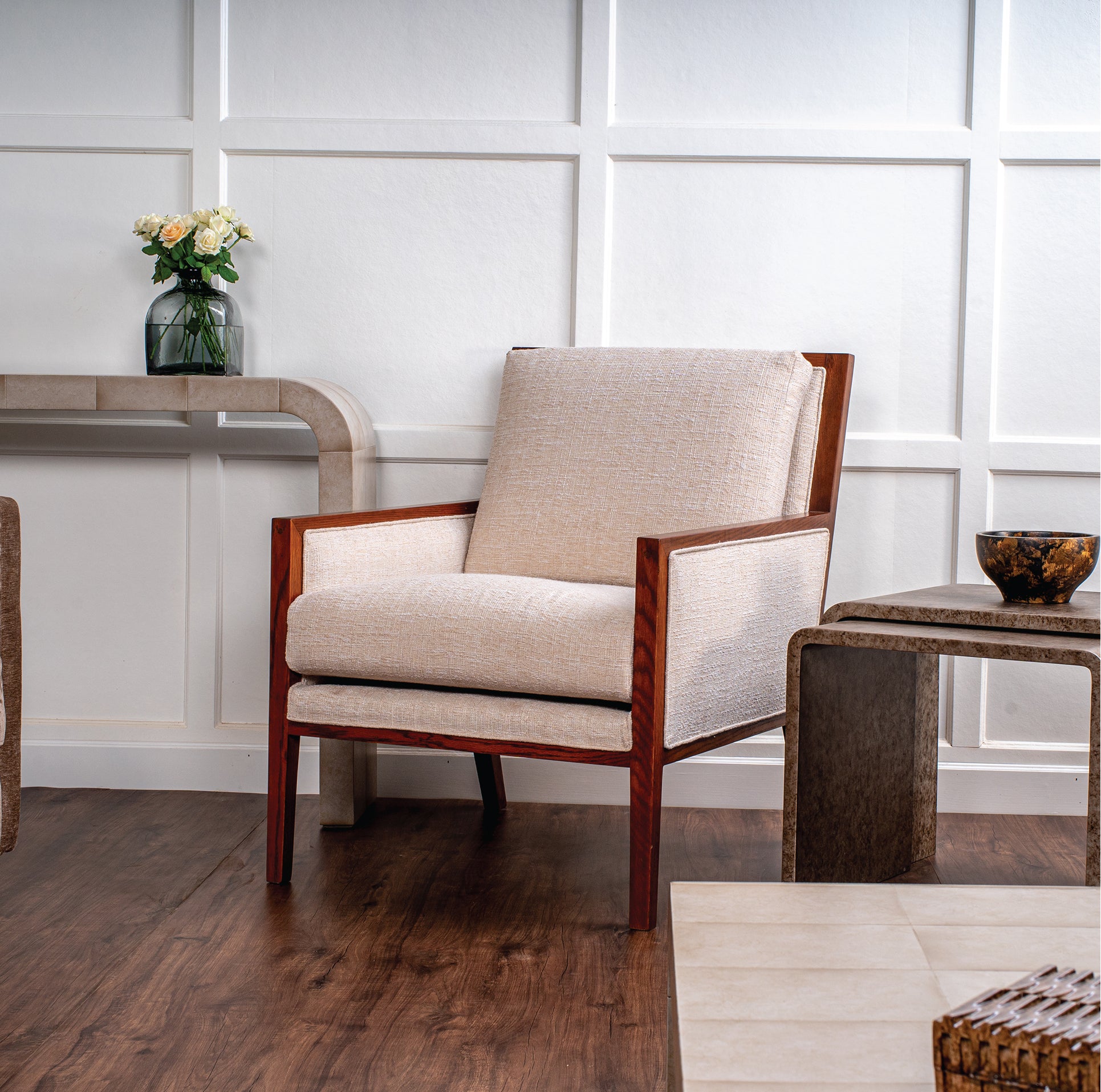 CASPARA WATERFALL LIVINGROOM