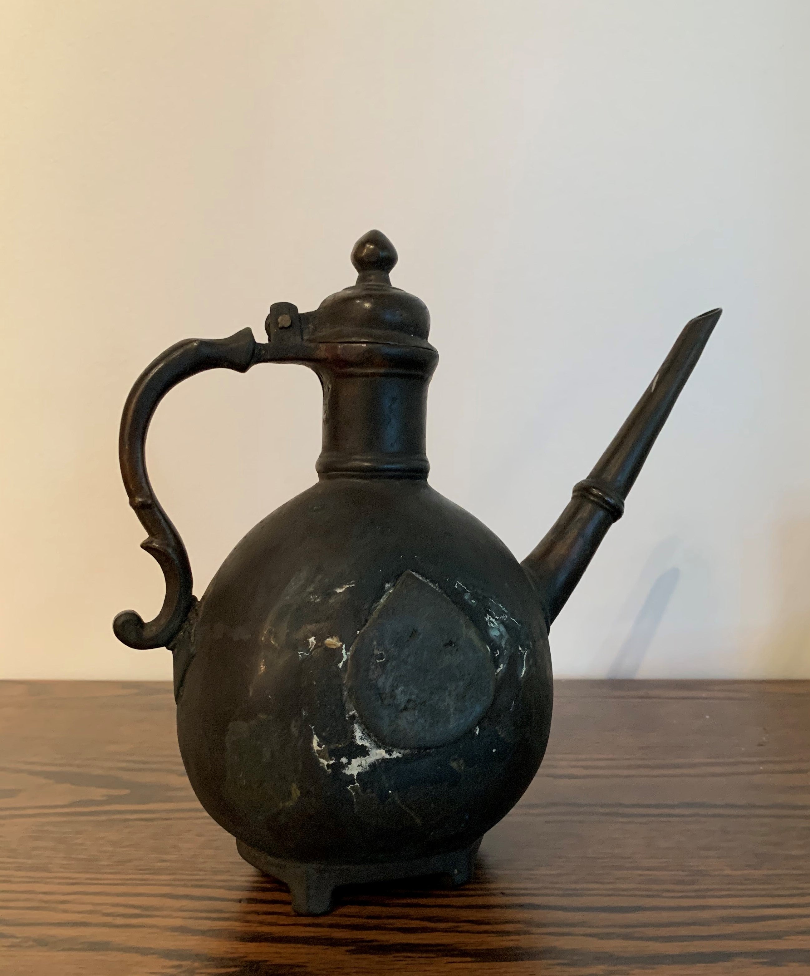 JUG CAST IRON BLACK